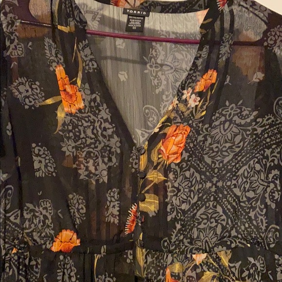 Gently used shirt - Picture 2 of 2